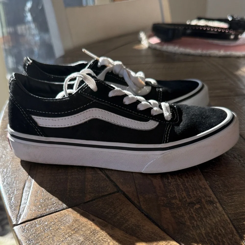 Vans Old Skool Black White Stripe Lace Up, youth sz. 3 - Picture 1 of 9